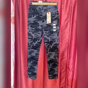 camo levi jeans